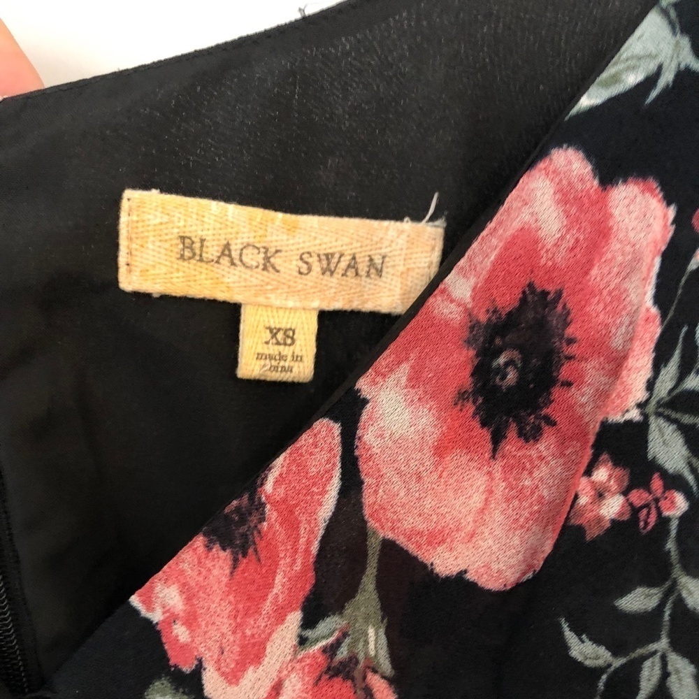 Black Swan Dress with Roses XS - Picture 4 of 10